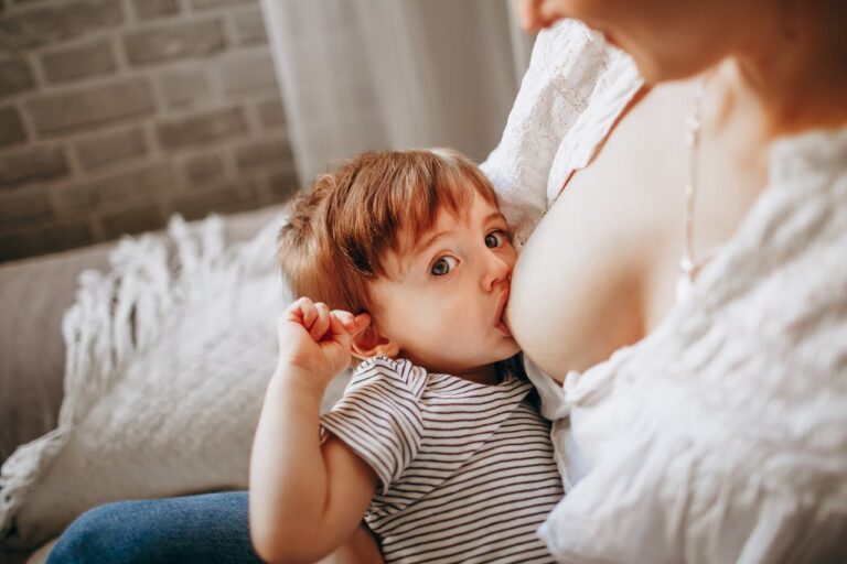 Breastfeeding Positions That boost Milk flow for new moms